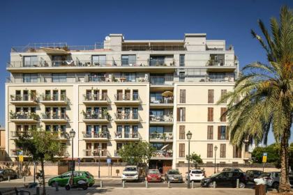 Vibrant 2BR apt w Balcony 5-min from the Beach by Sea N' Rent - image 2