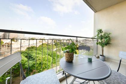 Vibrant 2BR apt w Balcony 5-min from the Beach by Sea N' Rent - image 20