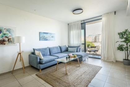 Vibrant 2BR apt w Balcony 5-min from the Beach by Sea N' Rent - image 5