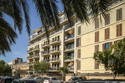 Vibrant 2BR apt w Balcony 5-min from the Beach by Sea N' Rent - image 8