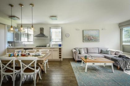 Chic 2BR Apt w Large Windows in Tel Aviv Old North Sea N' Rent 