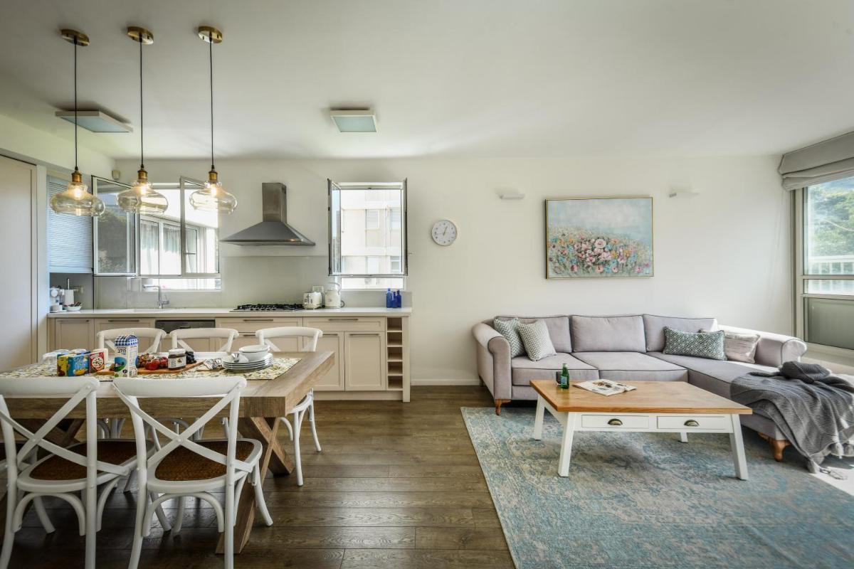 Chic 2BR Apt w Large Windows in Tel Aviv Old North Sea N' Rent - main image