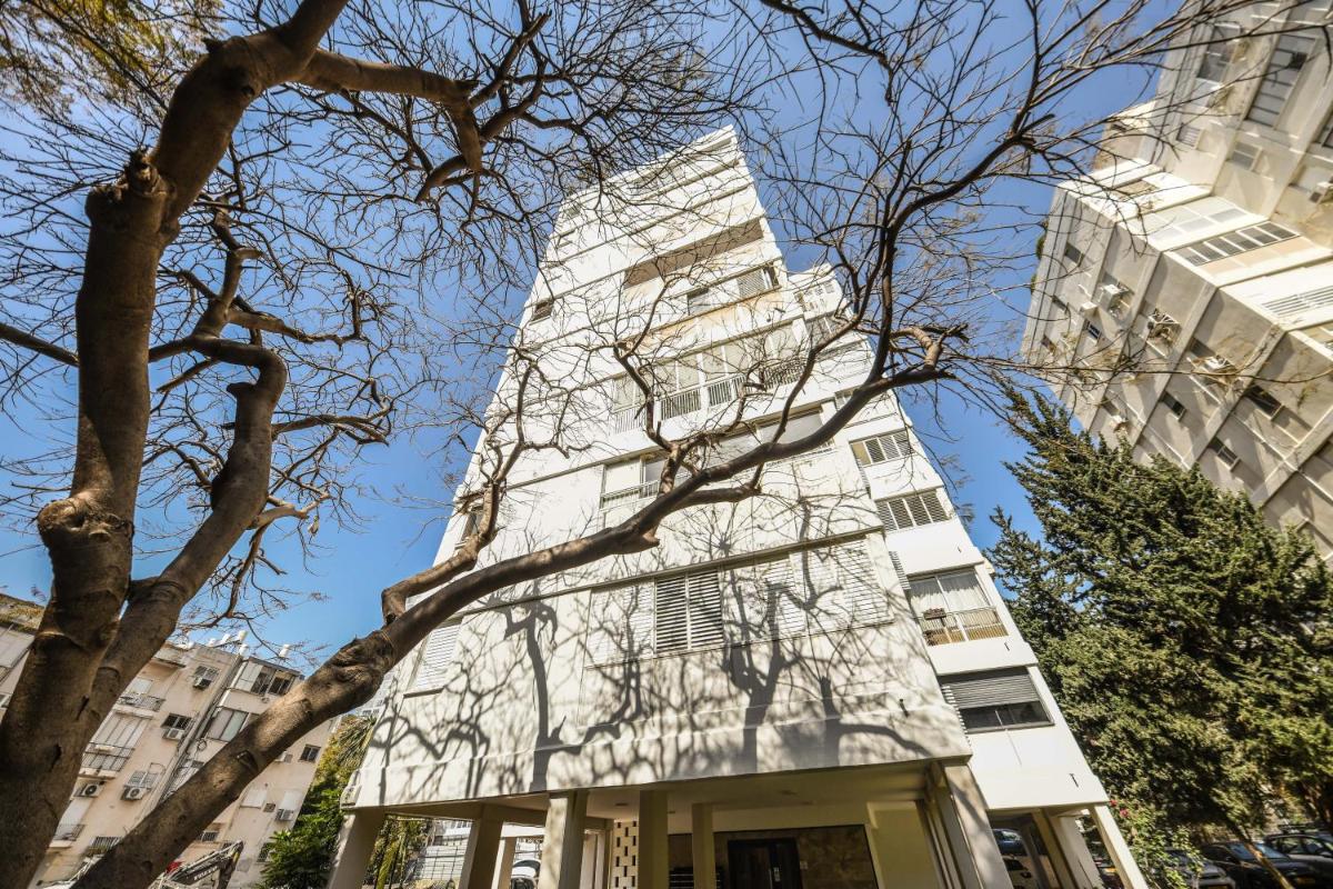 Chic 2BR Apt w Large Windows in Tel Aviv Old North Sea N' Rent - image 2