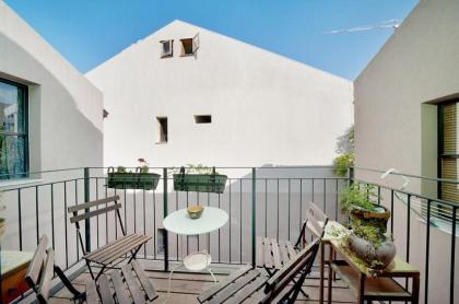 Lovely 2BR Apt w Balcony in Neve Tzedek Area Sea N' Rent - image 10