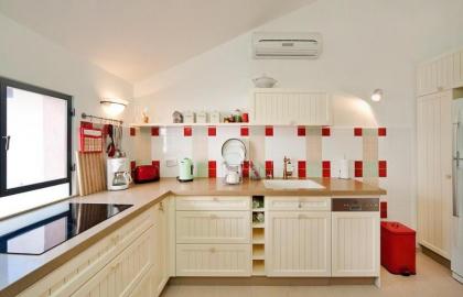 Lovely 2BR Apt w Balcony in Neve Tzedek Area Sea N' Rent - image 13