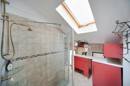 Lovely 2BR Apt w Balcony in Neve Tzedek Area Sea N' Rent - image 15
