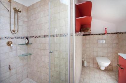 Lovely 2BR Apt w Balcony in Neve Tzedek Area Sea N' Rent - image 4