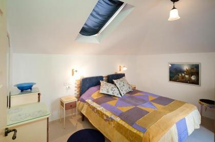 Lovely 2BR Apt w Balcony in Neve Tzedek Area Sea N' Rent - image 5