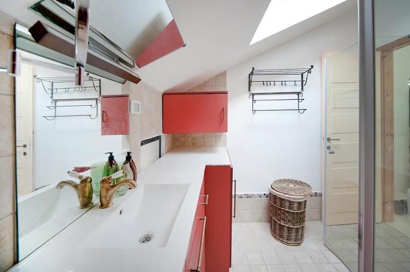 Lovely 2BR Apt w Balcony in Neve Tzedek Area Sea N' Rent - image 7