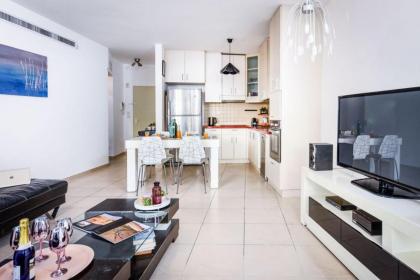 Stunning 2BR Apt w Balcony in City Center by Sea N' Rent - image 14