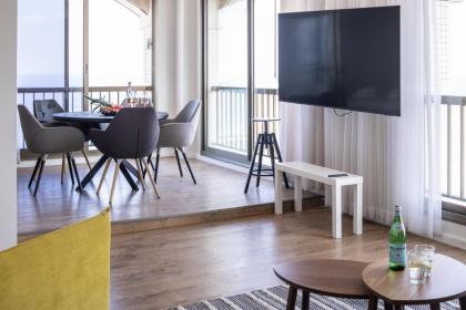 Grand Sea View Retreat by Sea N' Rent - image 15