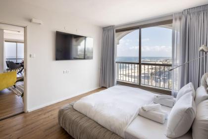 Grand Sea View Retreat by Sea N' Rent - image 16