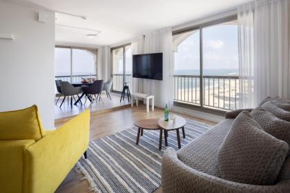 Grand Sea View Retreat by Sea N' Rent - image 4