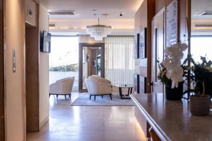 Grand Sea View Retreat by Sea N' Rent - image 5