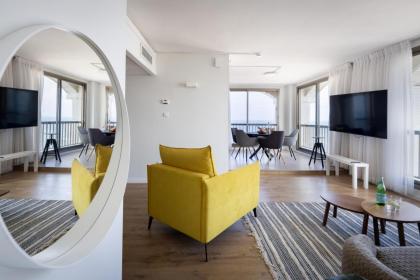 Grand Sea View Retreat by Sea N' Rent - image 8