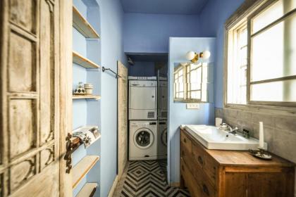Rustic 1 BR Apt w Cozy Backyard in City Center by Sea N' Rent - image 18