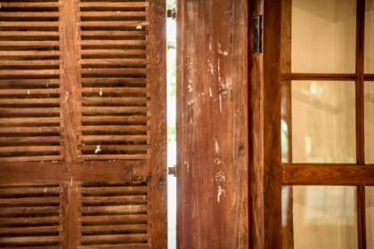 Rustic 1 BR Apt w Cozy Backyard in City Center by Sea N' Rent - image 8