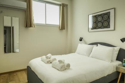 Simple Living 1BR Apartment in Tel Aviv Center by Sea N' Rent - image 4