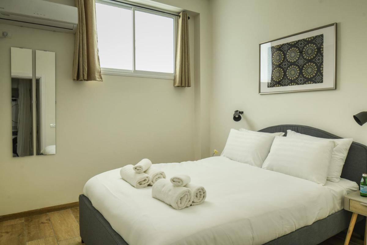 Simple Living 1BR Apartment in Tel Aviv Center by Sea N' Rent - image 4