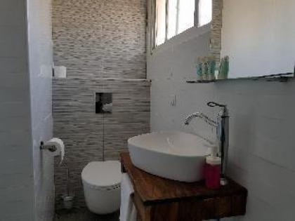 Airport Guest House - image 13