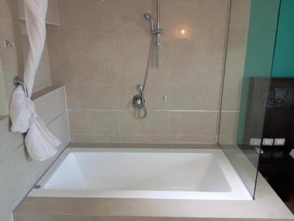 Marina Beach Hotel - image 15