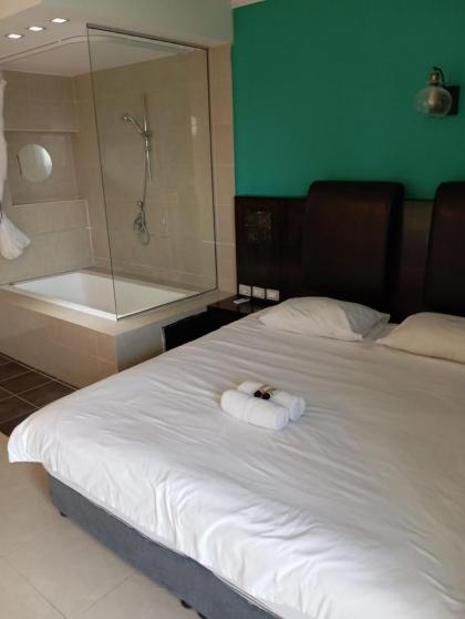Marina Beach Hotel - image 17