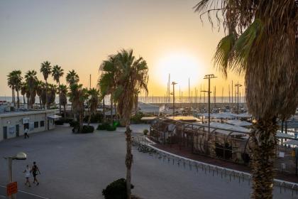 Marina Beach Hotel - image 9