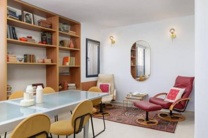 Neta's Central Gem with Bomb Shelter in Tel Aviv Tel Aviv