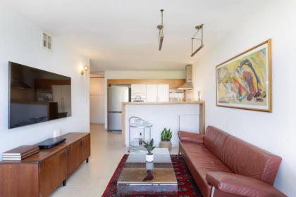 Neta's Central Gem with Bomb Shelter in Tel Aviv - image 19