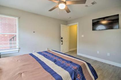 Upscale EaDo Townhome - Walk to BBVA and Bars! - image 3