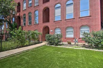 Upscale EaDo Townhome - Walk to BBVA and Bars! - image 4