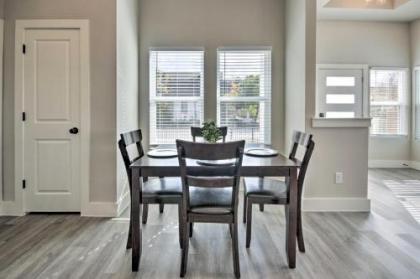 Sleek Home with Smart TV 3 Miles to Downtown