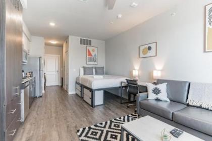 East DT Houston Getaway Near Parks and Restaurants