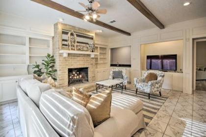 West Houston Home with Cozy Yard Walk to Shops - image 3