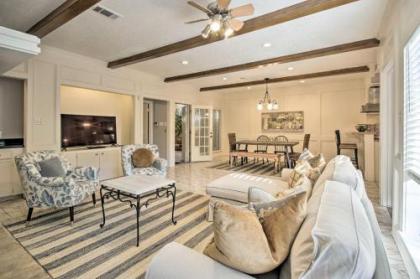 West Houston Home with Cozy Yard Walk to Shops - image 4