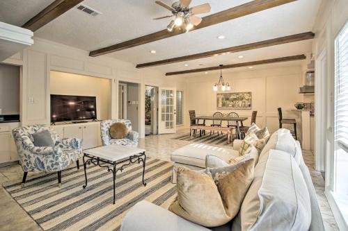West Houston Home with Cozy Yard Walk to Shops - image 4