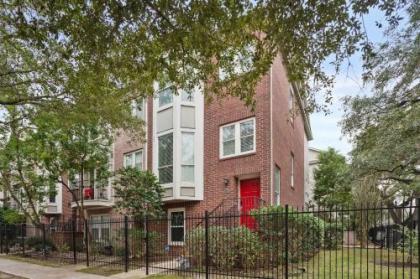 Midtown Luxury Red Door*Sleeps 10*3Bath*Gated*Wifi