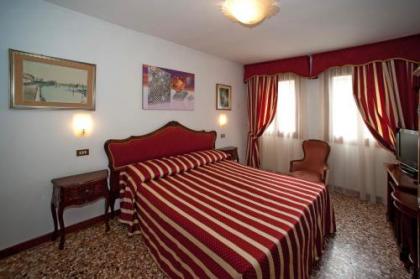 Hotel Fontana - image 7