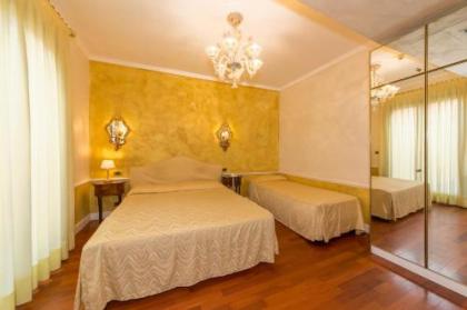 Hotel Pantalon - image 14