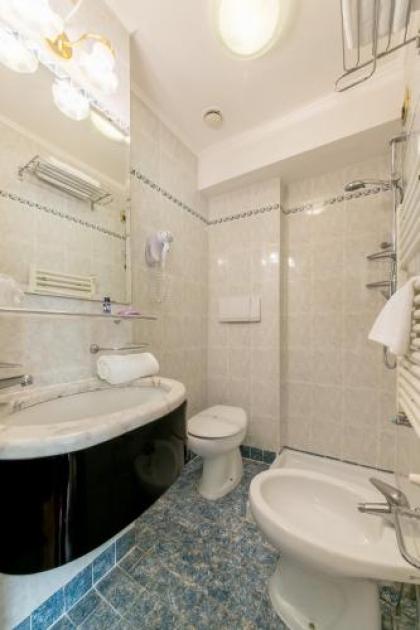 Hotel Pantalon - image 17