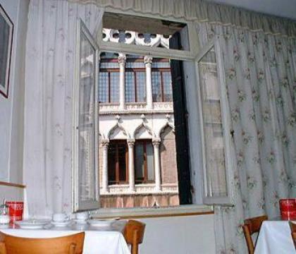 Hotel Caneva - image 2