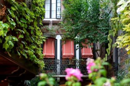 Hotel Flora - image 1