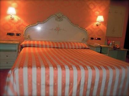 Hotel Lux - image 16