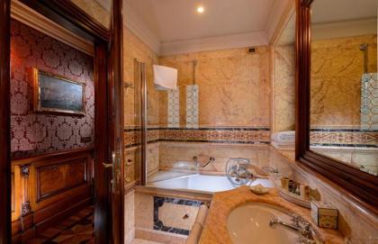 All Suites Torre Dell Orologio - image 11