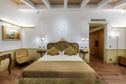 Hotel Monaco & Grand Canal - image 11