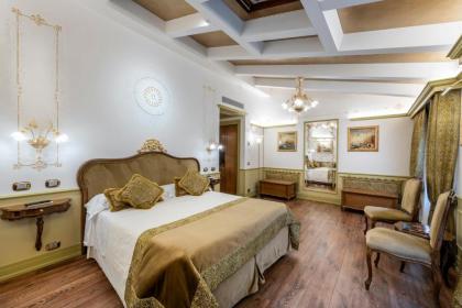 Hotel Monaco & Grand Canal - image 12