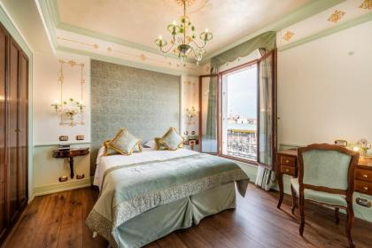 Hotel Monaco & Grand Canal - image 13