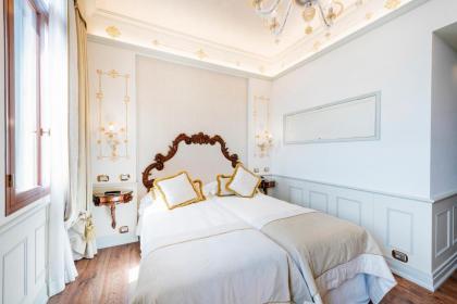 Hotel Monaco & Grand Canal - image 16
