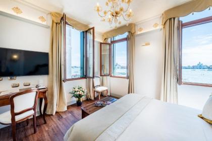 Hotel Monaco & Grand Canal - image 20