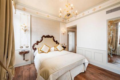 Hotel Monaco & Grand Canal - image 3